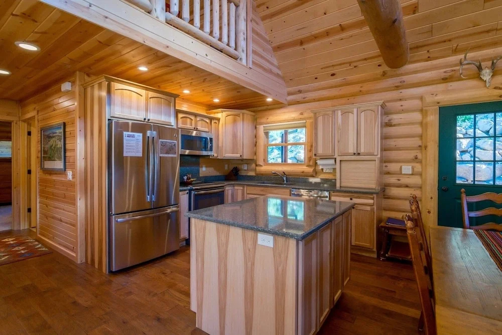 Armstrong Luxury Log Vacation  At Windcliff 4 Bedroom Home by RedAwning