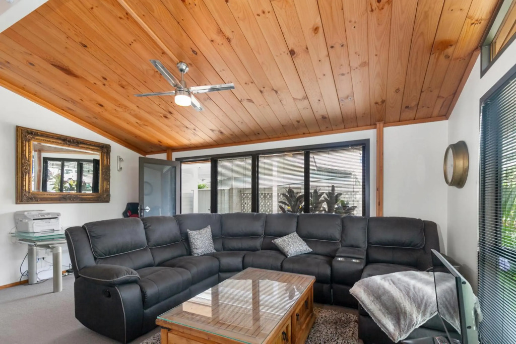 Hibiscus Hideaway - Orewa Holiday Home