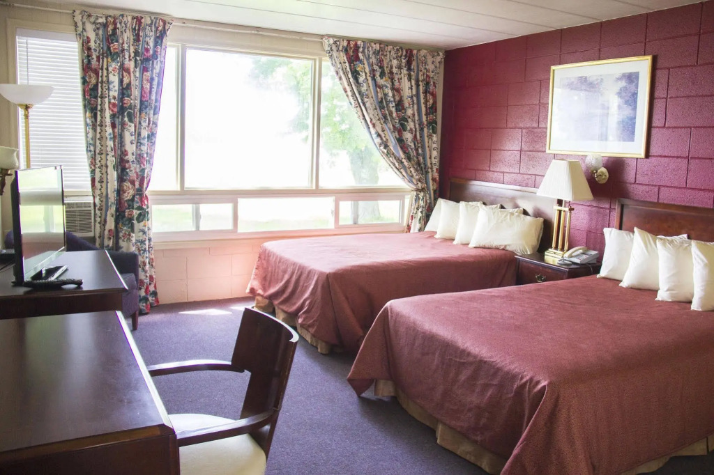 Riverview Motel