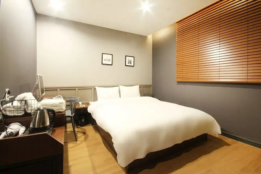 Changwon Myeongseo-Dong No. 25 Hotel Convention Branch