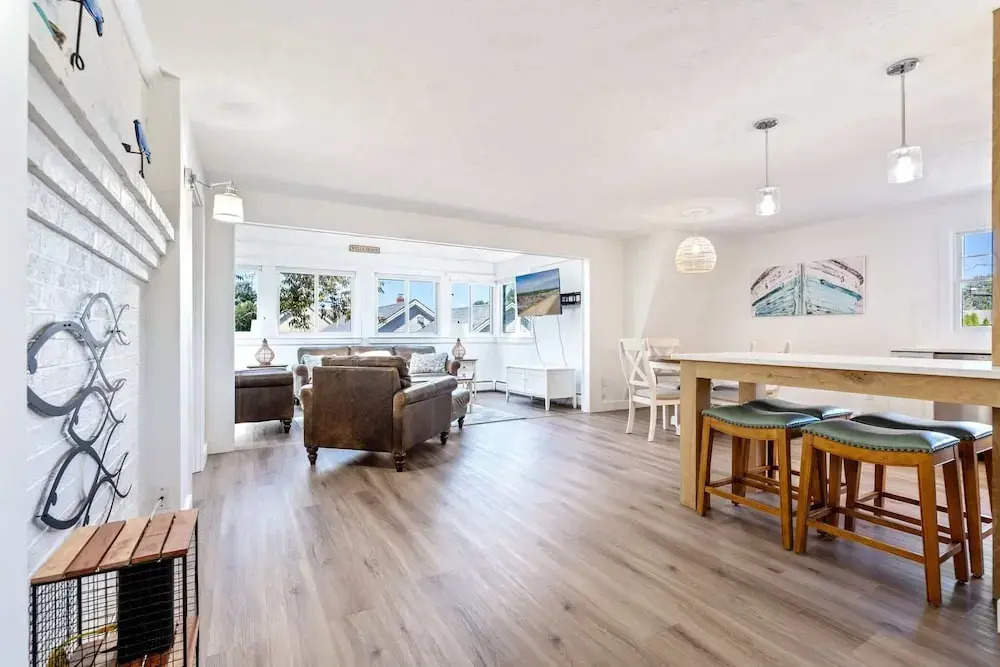 Beachwood Getaway Sleeps 10!