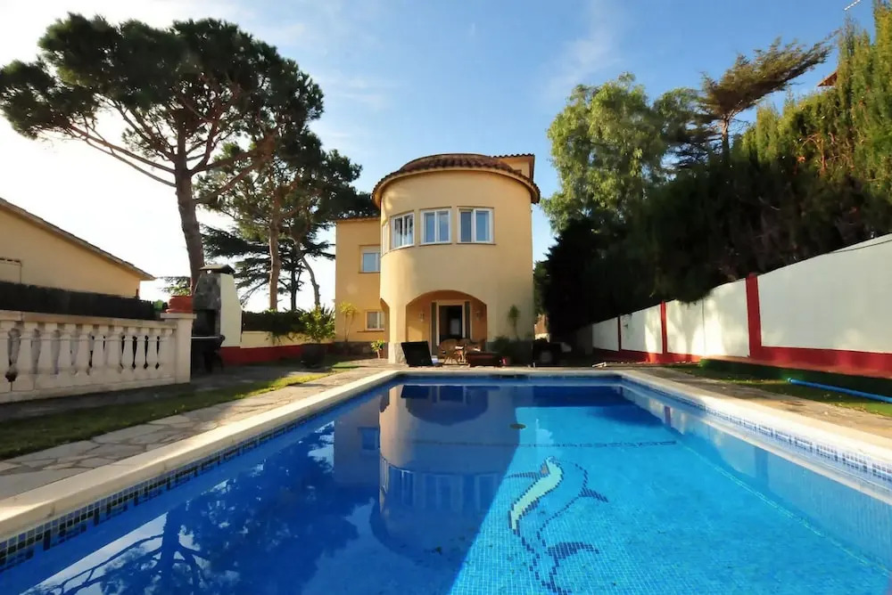 Suitur Casa con piscina y vistas al mar