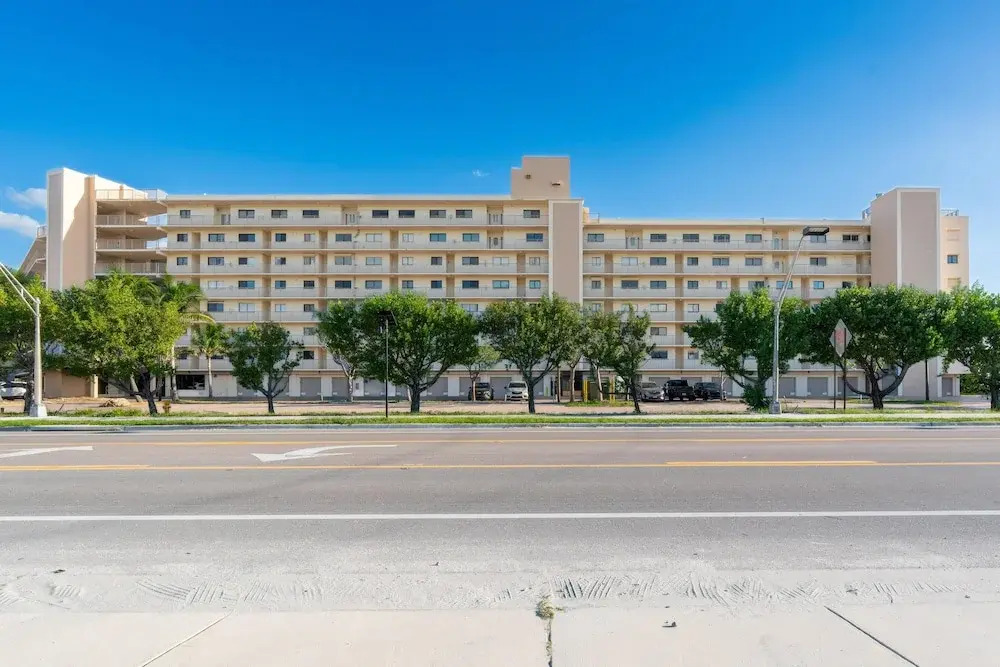 Carlos Pointe #515 - The Pelican Pad