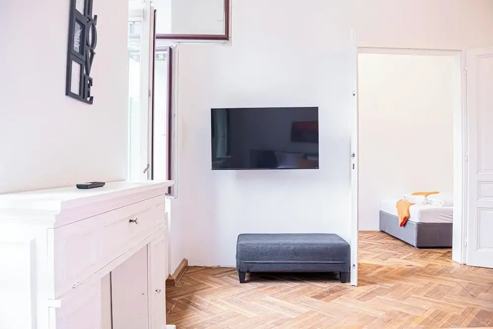 Comfy 4BR Apt Near AKH Hospital WiFi