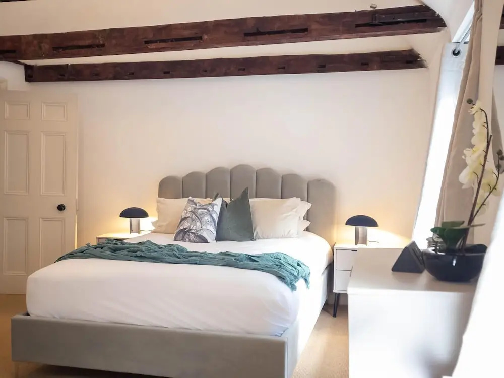 Liverpool St Three Bedroom Home Near Tube Station