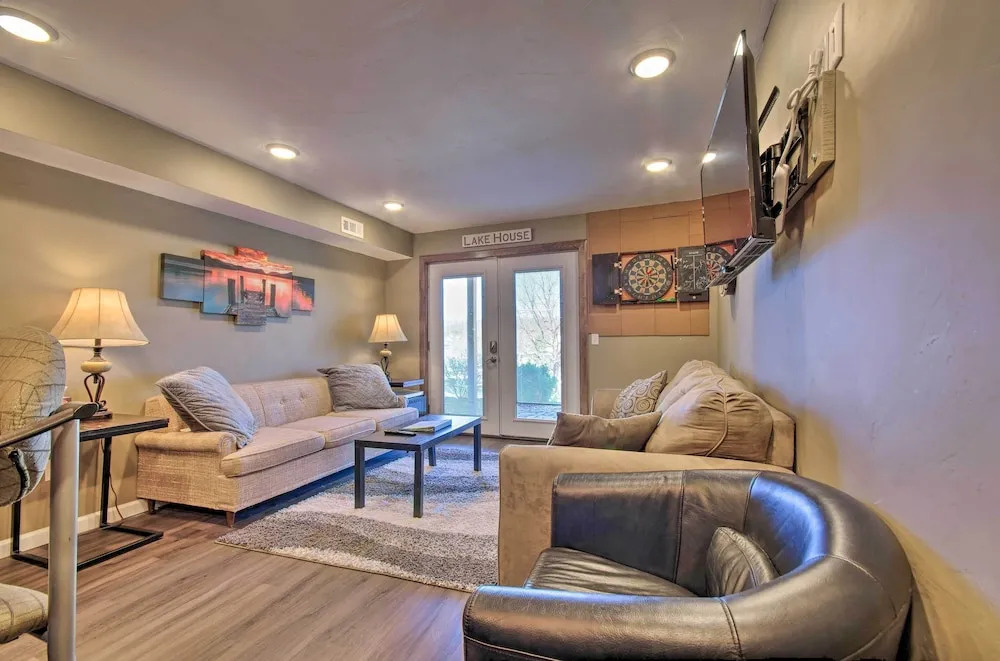 Deck, Lake Views! Group Getaway in Osage Beach