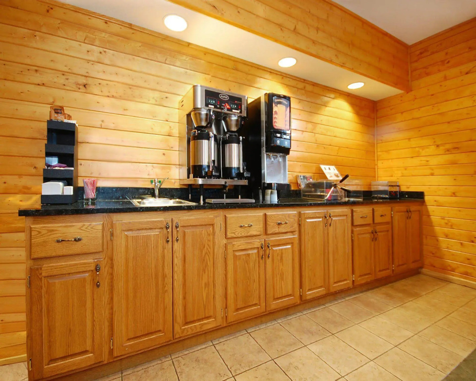Norfolk Lodge & Suites, an Ascend Collection Hotel