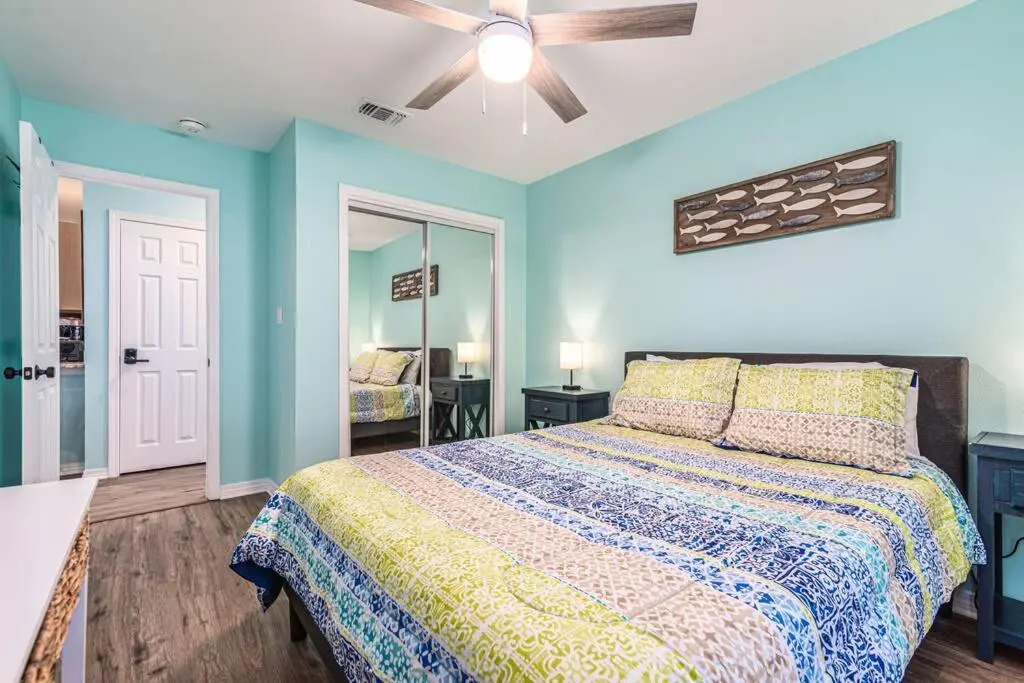 Zula Breeze Beach House, Sleeps 18, Private Heated Pool Spa, 3min Walk To The Beach, Pets Welcome, Fenced Yard