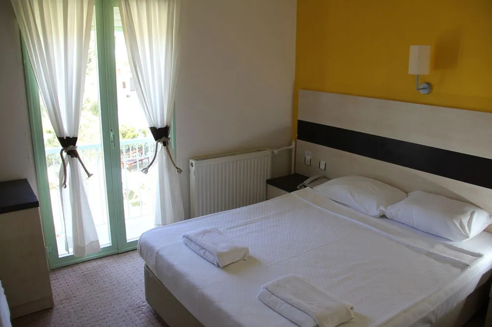 R Hotel by Rooms