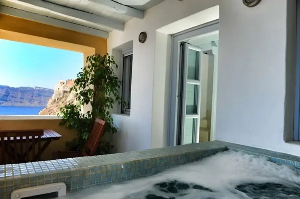 Luxury Santorini Villa 1 Bedroom Villa Stunning Sea Views & Outdoor Jacuzzi