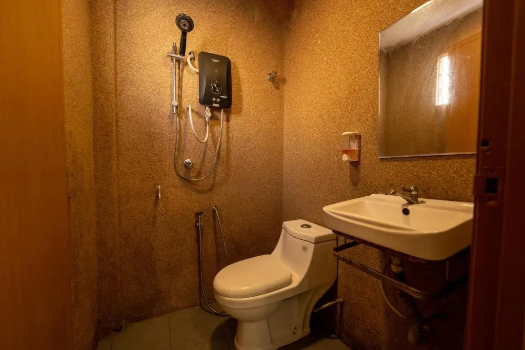 Mary J Hotel Family 10 pax room