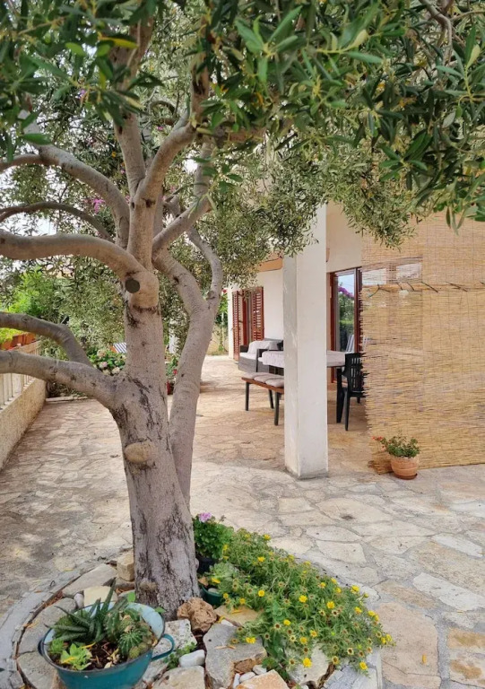 Large 120 m2 apt With Patio,1 min Walk From Beach