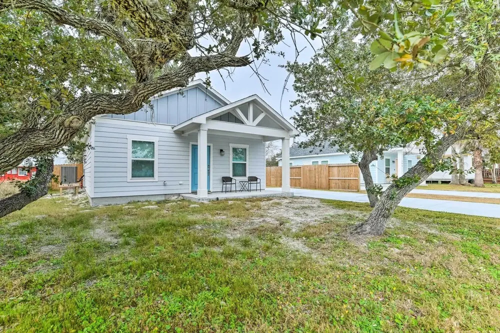 4 Mi to Boat Ramp: Charming Rockport Home