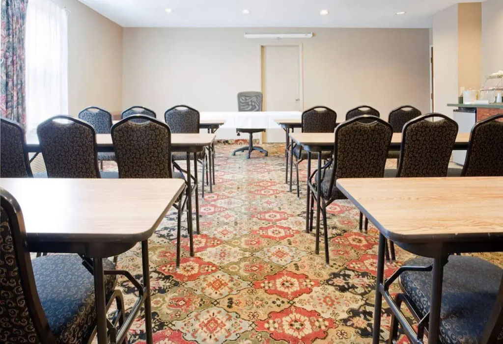 Country Inn & Suites by Radisson, Dunn I-95