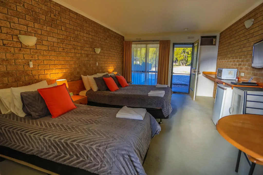 Mountain View Motor Inn & Holiday Lodges
