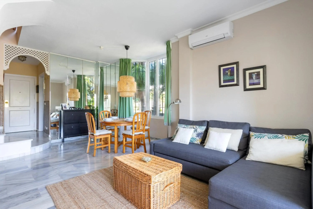 2BR Garden Apartment Albamar