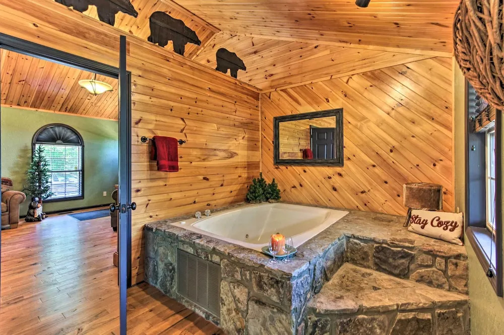 Sevierville Overlook Cabin: 9 Miles to Gatlinburg!