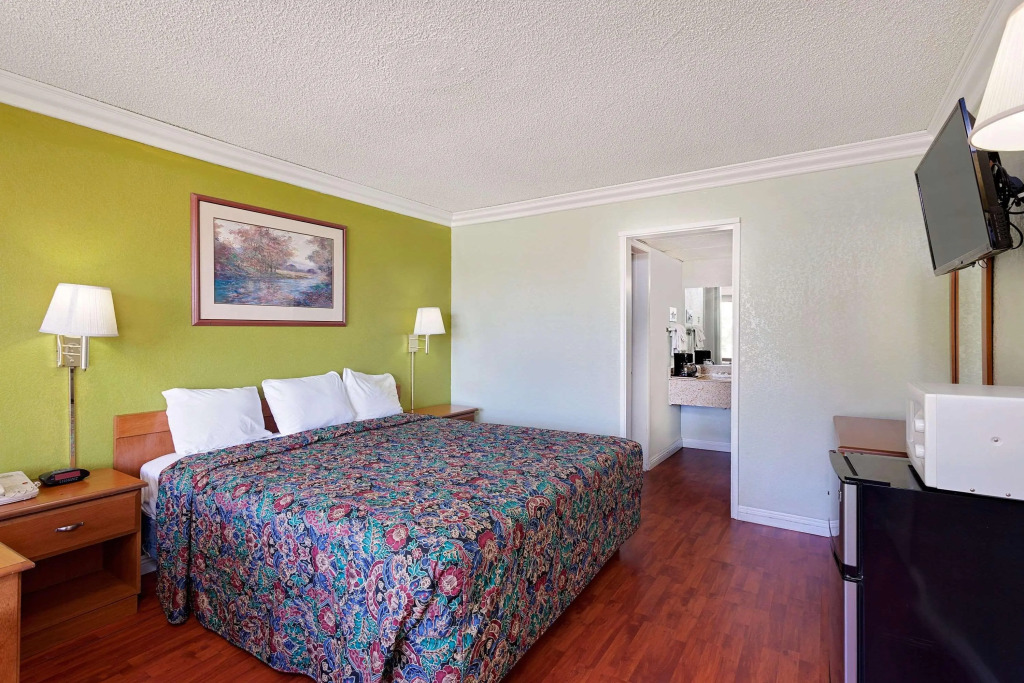 Days Inn and Suites Palmdale