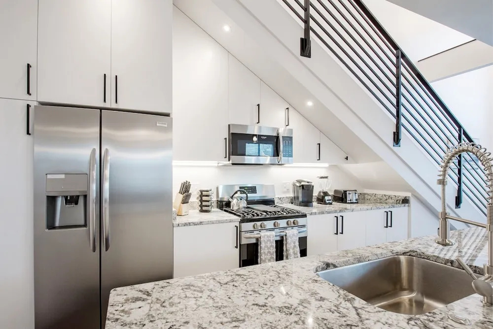 Sanitized Newly Designed Super Chic Indy Home Near Fountain Square!