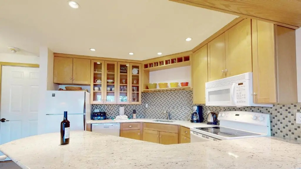 Laurelwood Condominiums Studio Premier Unit 105