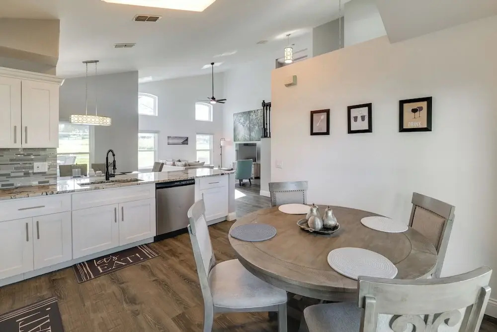 Private Pool & Hot Tub: Modern Davenport Home!