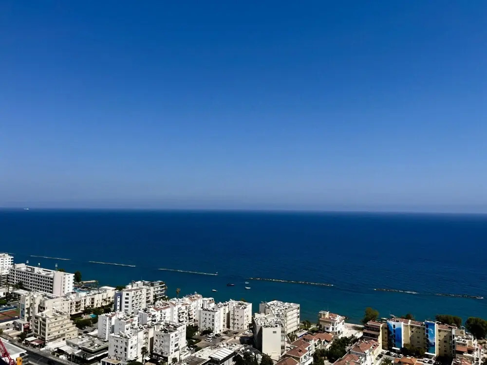 128 LIM - 2106 Stay Only Tower Suite
