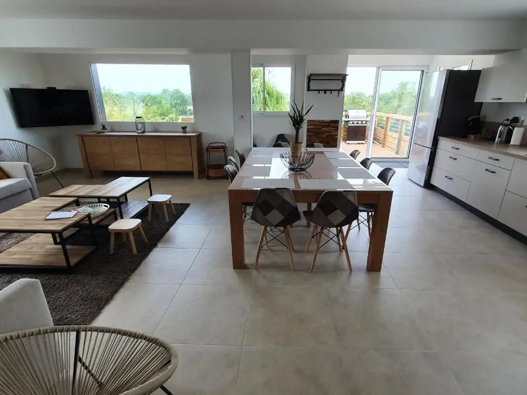 Gîte familial avec piscine privative chauffée, terrasse sur le Loir et proche du Zoo de La Flèche - FR-1-410-329