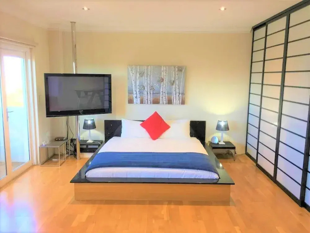 Colin St Apartment