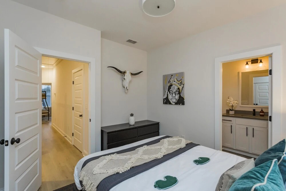 Bachelor/ette Buy 3 Nights get 4th Free Near Downtown--prn2