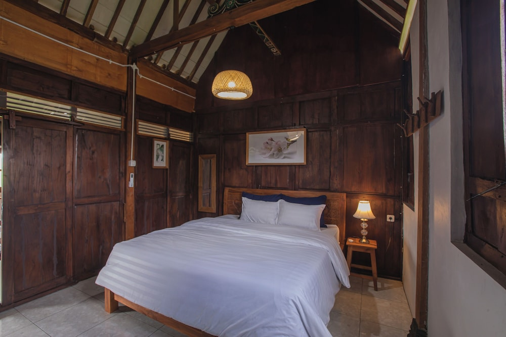 Breeze and Blossom Cottage Maguwo