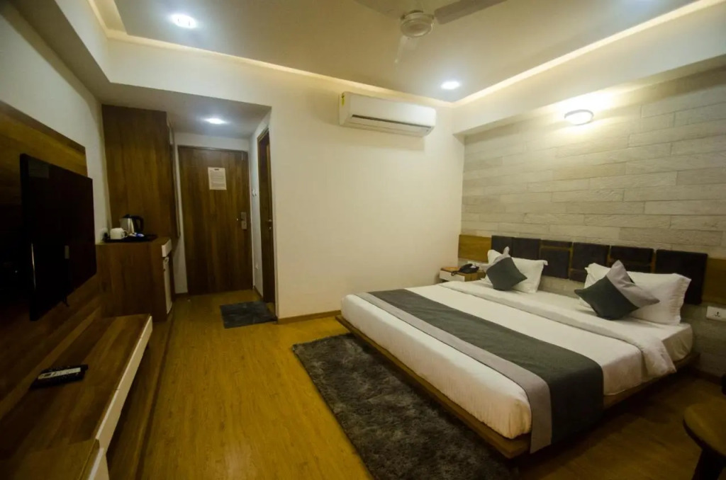 Hotel Grand Elegance