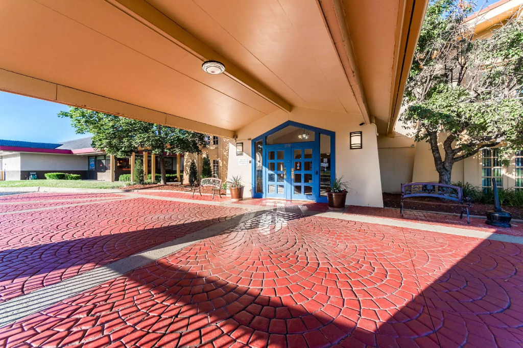 Motel 6-Hazelwood, MO
