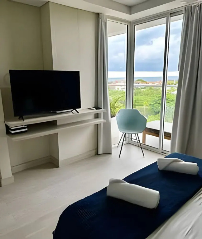 808 Martinique
