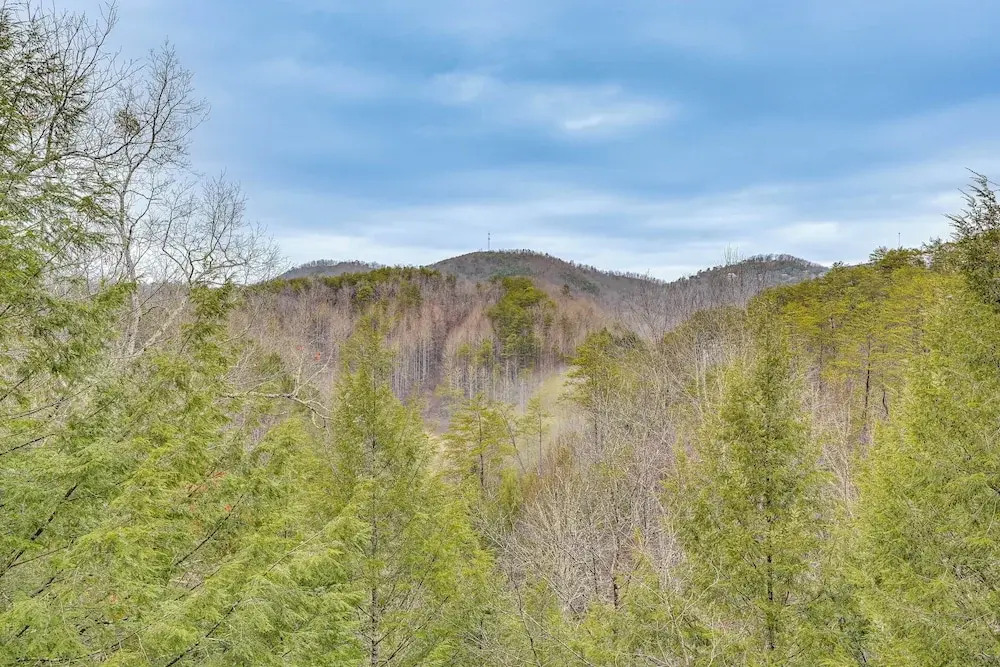 2-tier Deck & Hot Tub: Quiet Sevierville Cabin