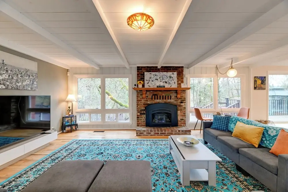 Spacious Grants Pass Home w/ Hot Tub & River Views