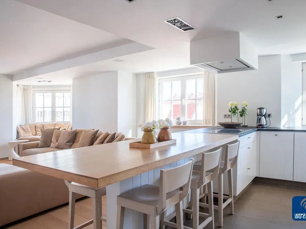 Elegant Seaside Apartment
