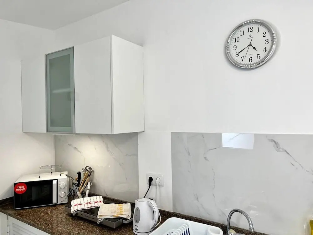 Modern Minimalist Studio With Essential Comfort