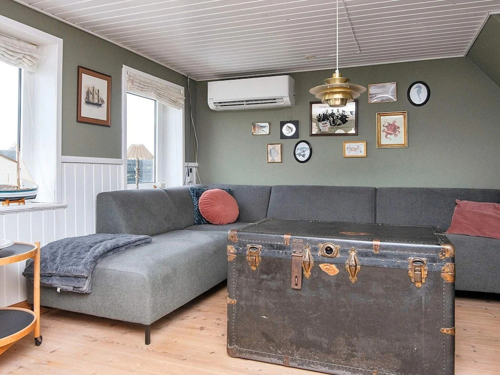 6 person holiday home in Harboøre