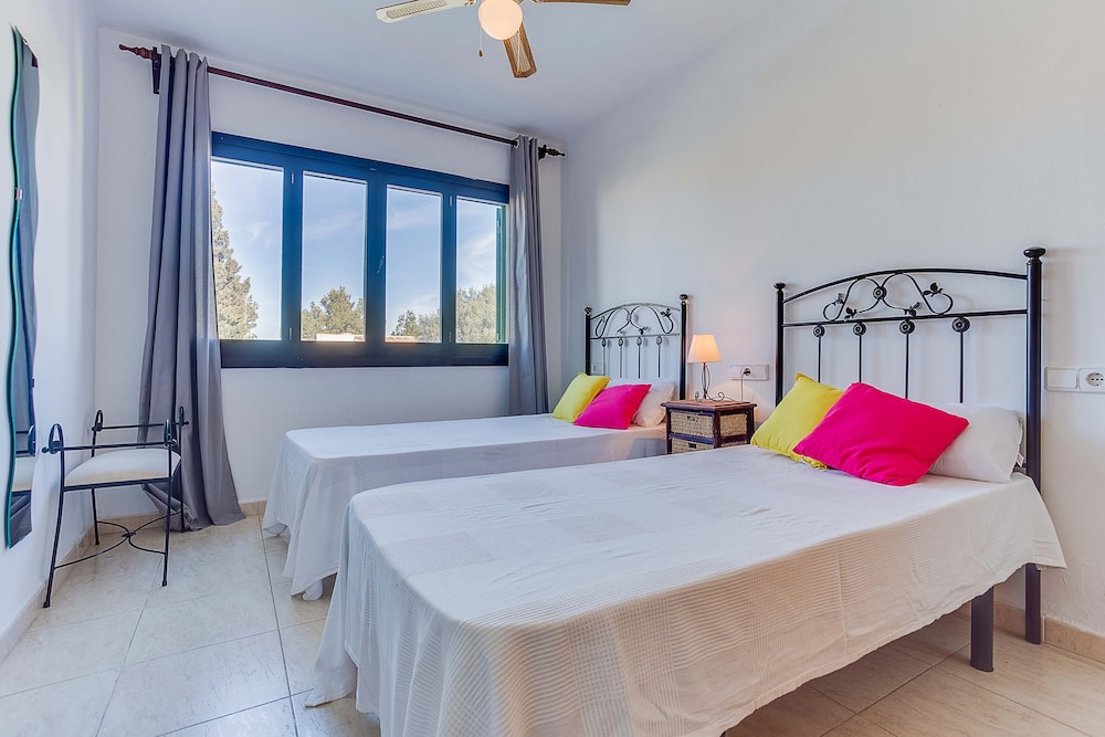Porto Colom, Villa With Pool x 10 People