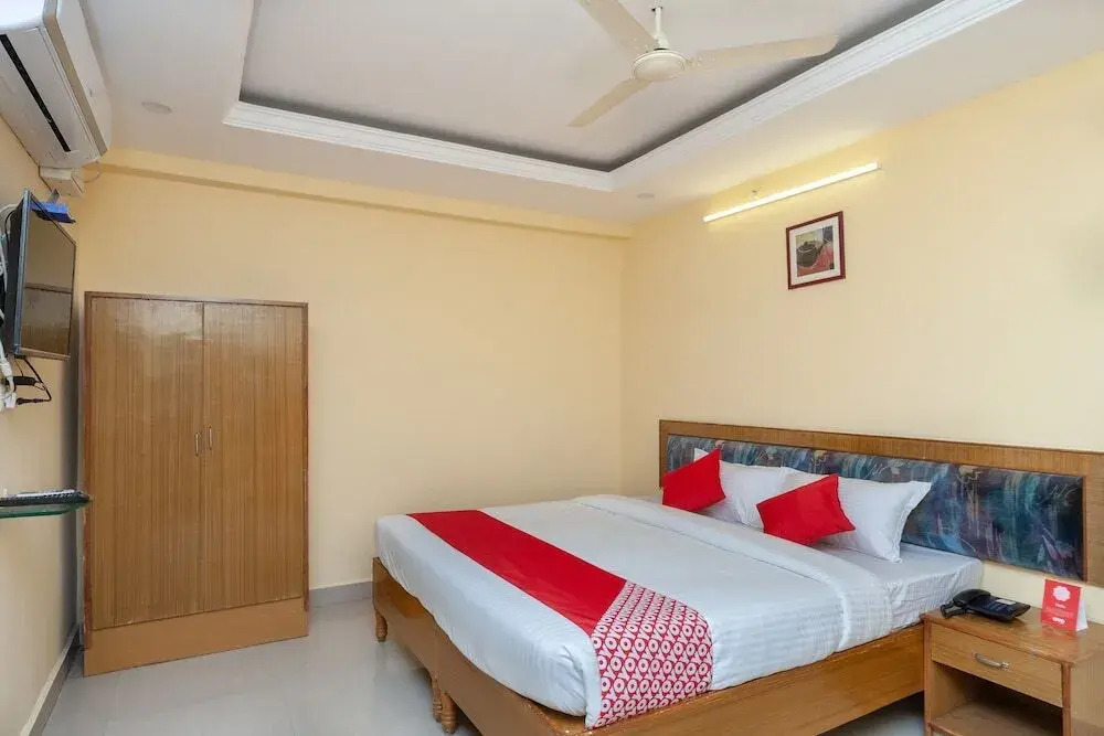 Hotel Gayathri Grand by OYO Rooms