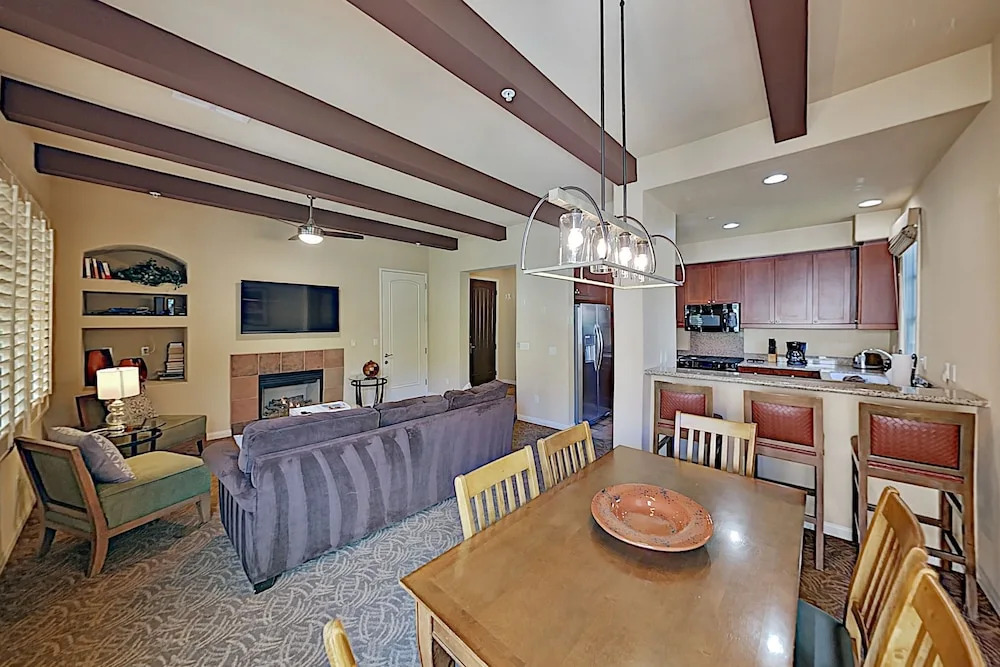 Legacy Villas W/ Luxurious Pools & Spas 2 Bedroom Condo