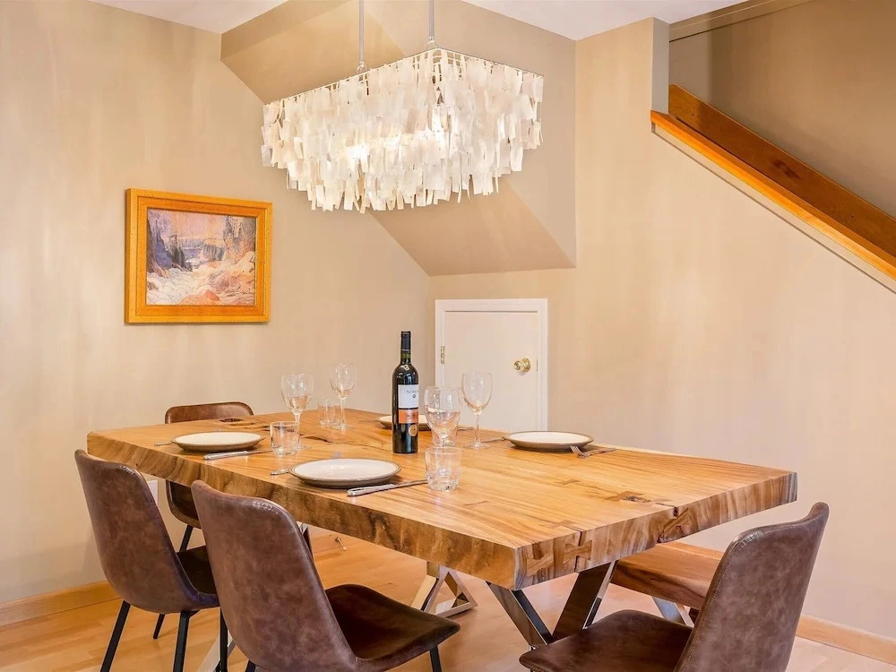 Glacier Suite at Snowberry