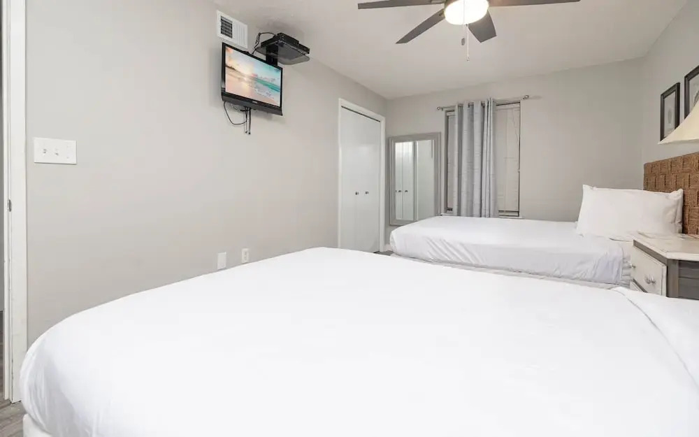 Phoenix Iv 4083 3 Bedroom Condo