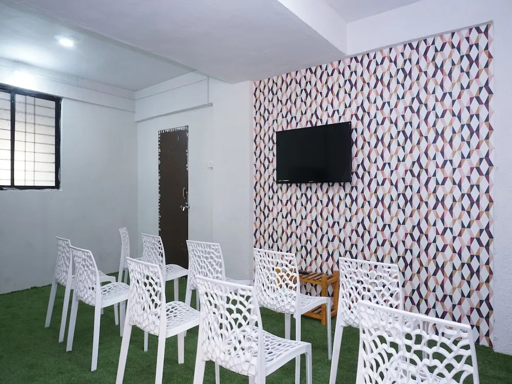 OYO Living Sriram heights Bhekrai Nagar Near Kumar Park Infinia