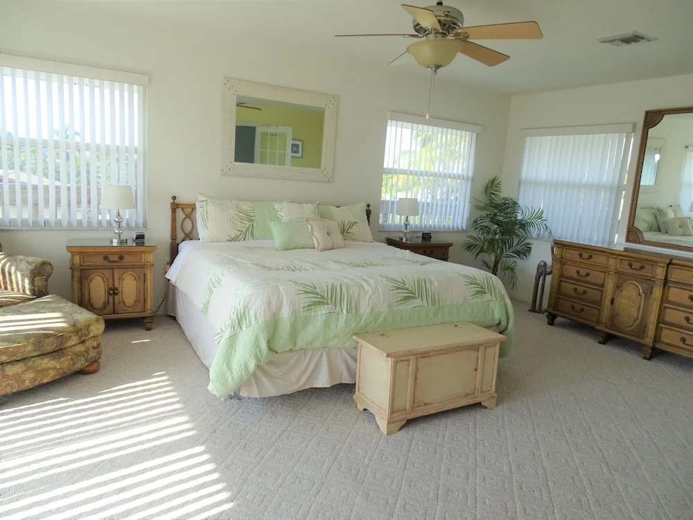 Point of Rocks Home 1010-1012 6 Bedrooms 6 Bathrooms Home
