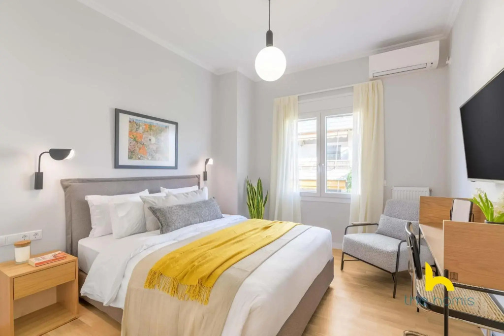 Sun-Splashed 2-BDR Corner Apartment with Hillside views!