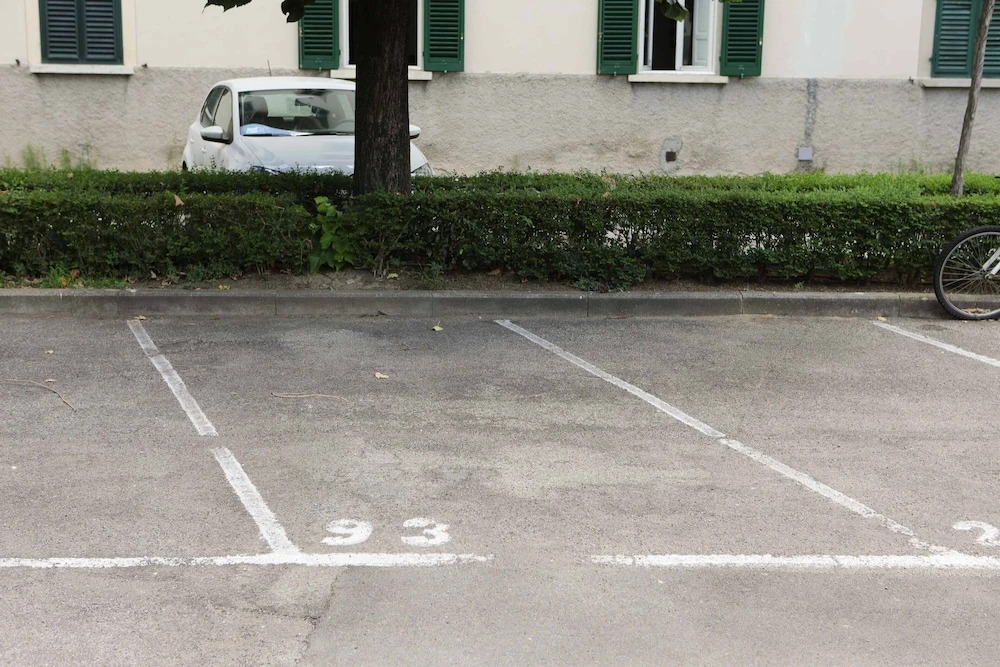 Bronzino 53 - Flat with Parking