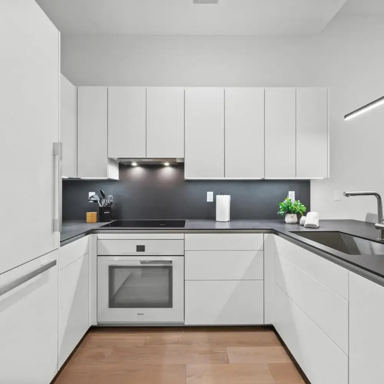 Riverbank I by Rove Travel 1BR UWS Townhome