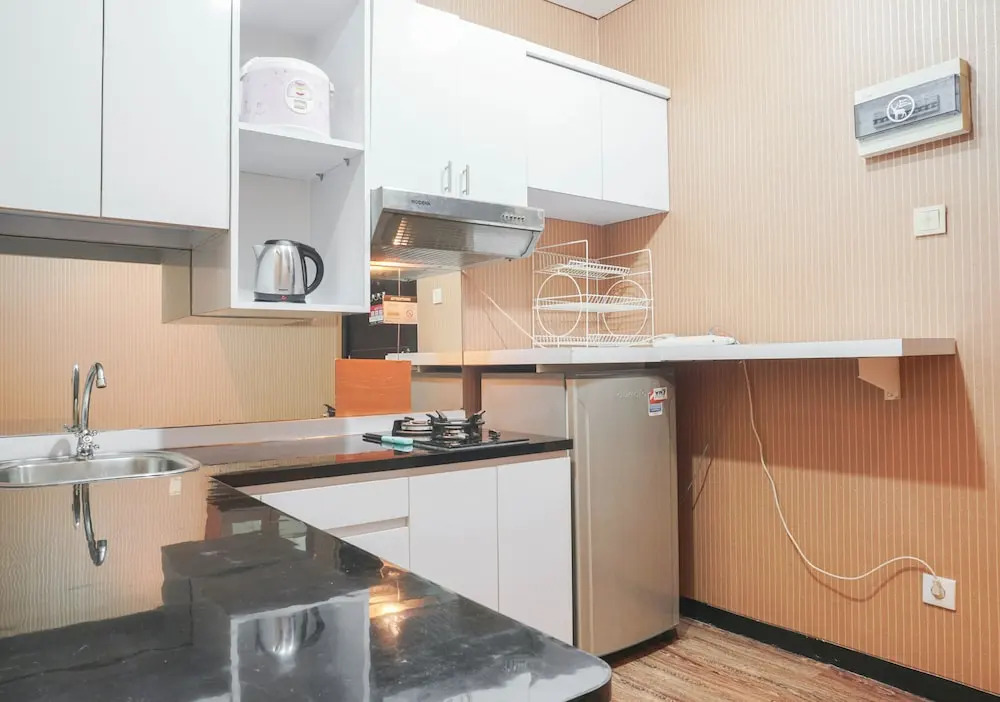 Comfortable 1BR at Nifarro Park Apartment By Travelio