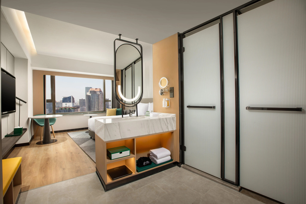 Holiday Inn Shanghai Nanjing Road by IHG